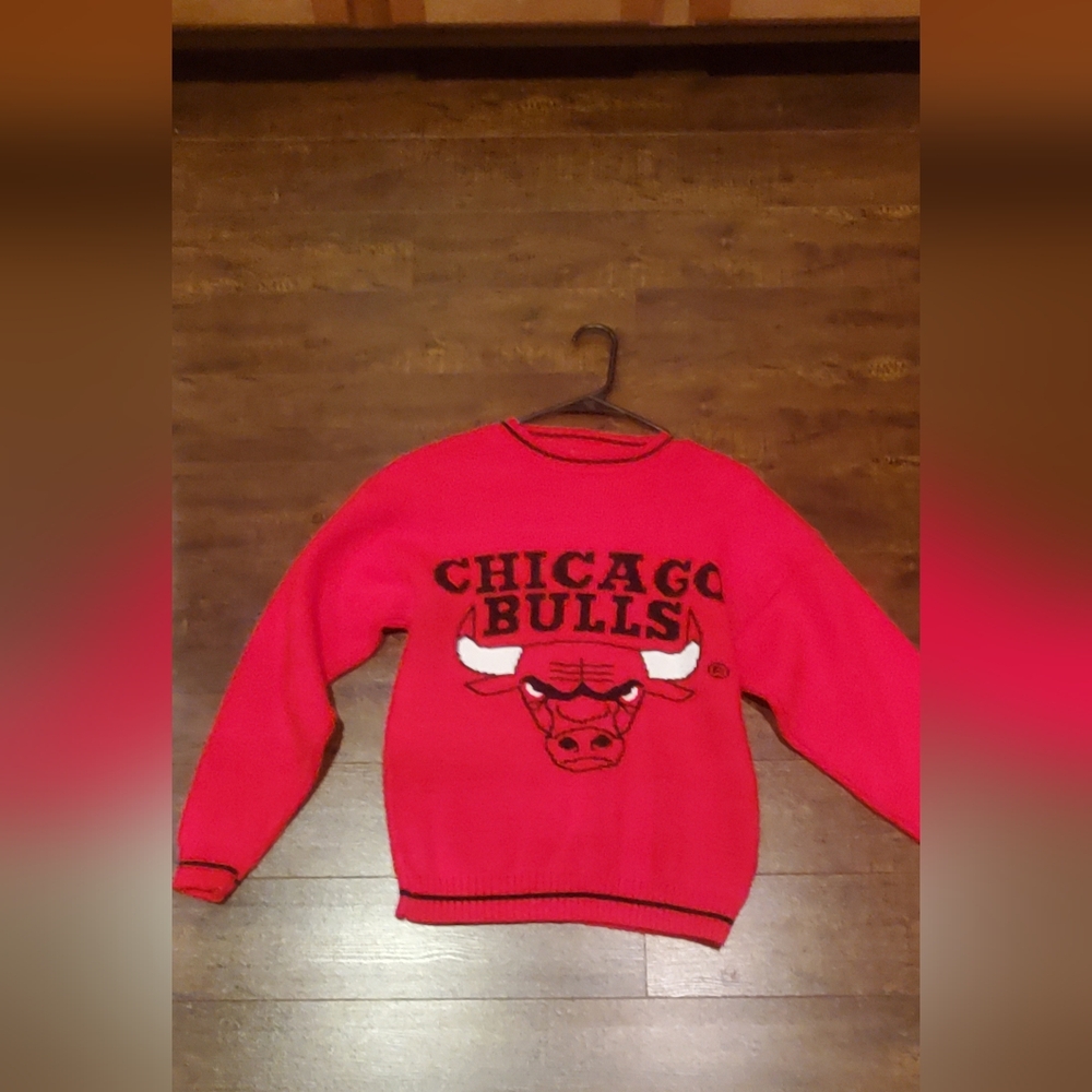 Chicago Bulls Red Sweater Boys Size 14-16 Size Large EUC Made In US